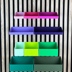 Tiefe Organizer Boxen in Pink, Violett und Grün für Holz-Akustikpaneele